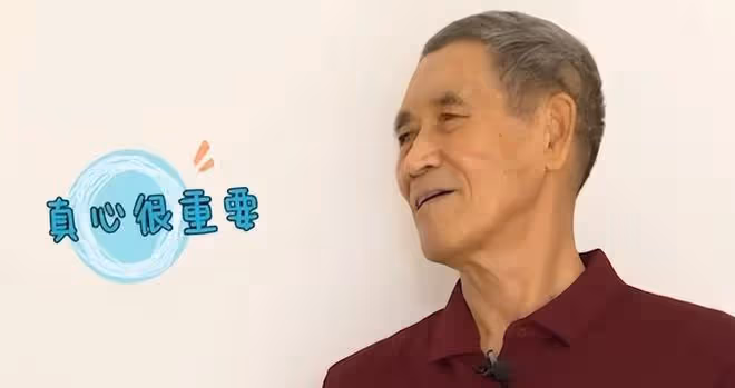 76歲大爺相親，見到大媽兩眼放光，快貼大媽身上了，紅娘：坐遠點