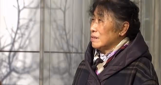 76歲大爺相親，見到大媽兩眼放光，快貼大媽身上了，紅娘：坐遠點