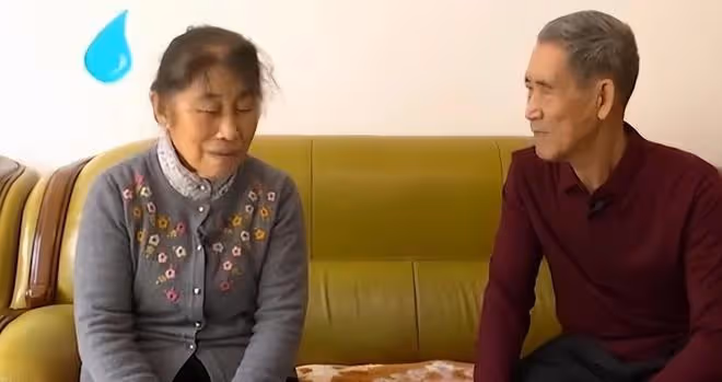 76歲大爺相親，見到大媽兩眼放光，快貼大媽身上了，紅娘：坐遠點