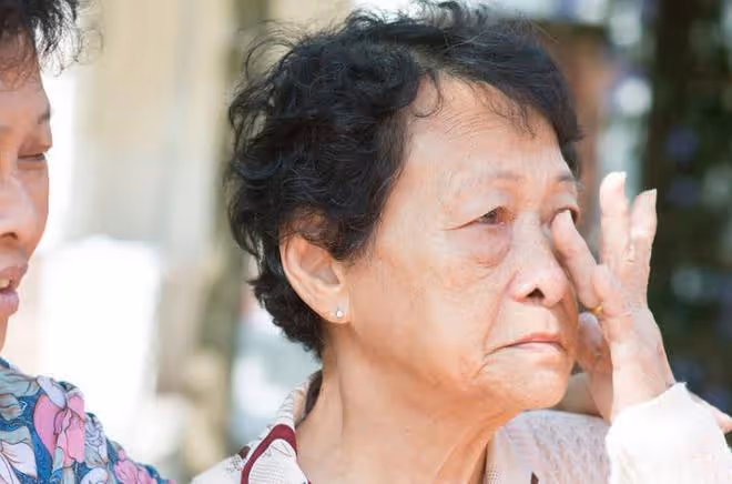 68歲阿姨再婚49歲男人，結婚當晚阿姨就提出離婚，阿姨：過不下去