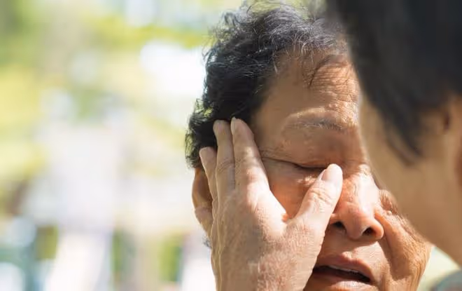 68歲阿姨再婚49歲男人，結婚當晚阿姨就提出離婚，阿姨：過不下去