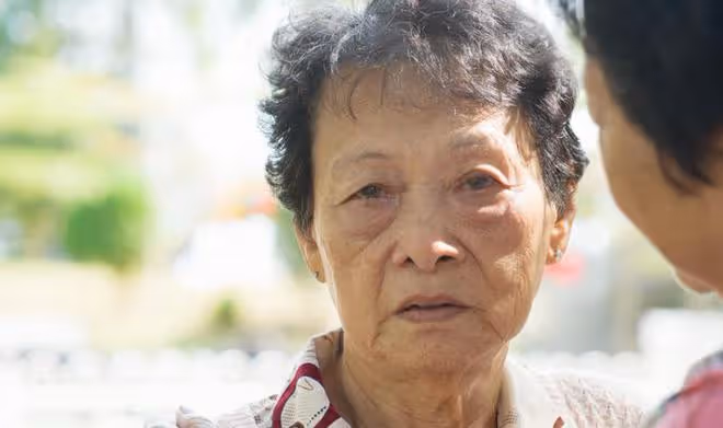 68歲阿姨再婚49歲男人，結婚當晚阿姨就提出離婚，阿姨：過不下去