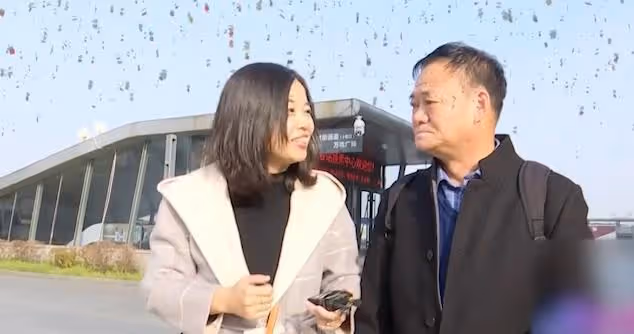 55歲大姐風韻猶存，相親男子李某，大姐：你能滿足我的要求嗎