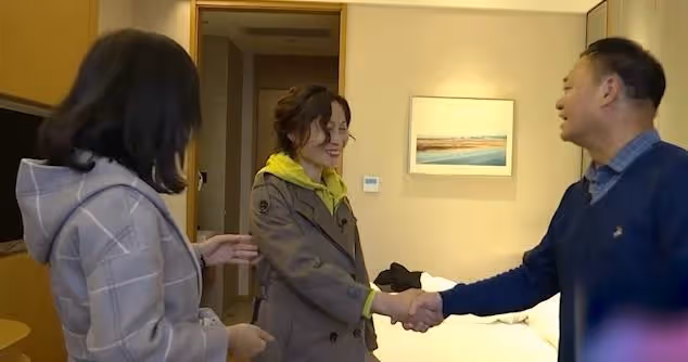 55歲大姐風韻猶存，相親男子李某，大姐：你能滿足我的要求嗎