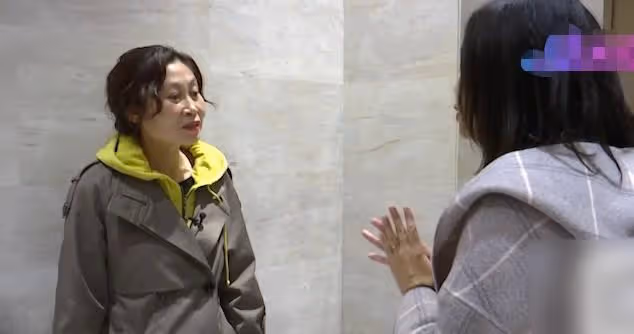 55歲大姐風韻猶存，相親男子李某，大姐：你能滿足我的要求嗎