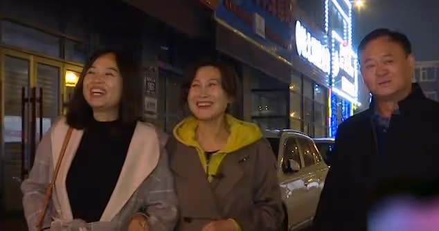 55歲大姐風韻猶存，相親男子李某，大姐：你能滿足我的要求嗎