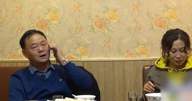 55歲大姐風韻猶存，相親男子李某，大姐：你能滿足我的要求嗎