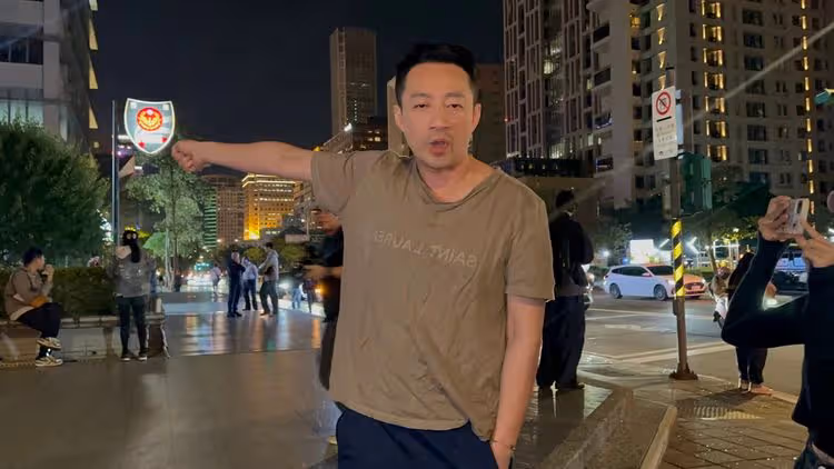 有片｜汪小菲實名舉報大S「濫用藥物」！二度到她豪宅鬧場警局嗆聲