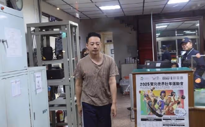 汪小菲沖警局舉報大S長期濫用藥物!非法拘禁孩子,失控畫面曝光