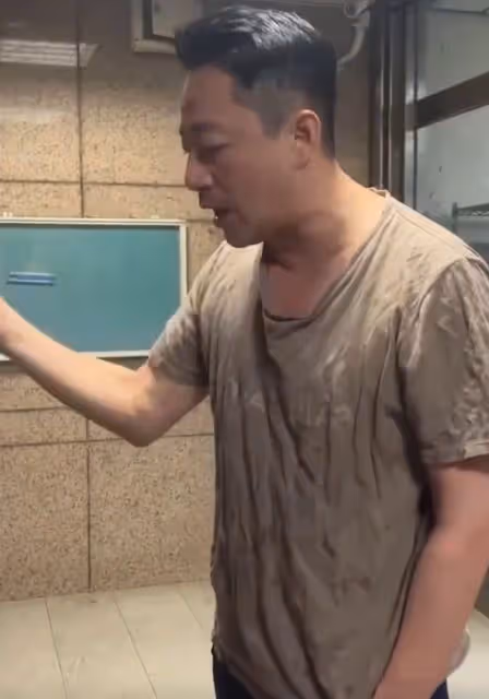 汪小菲沖警局舉報大S長期濫用藥物!非法拘禁孩子,失控畫面曝光