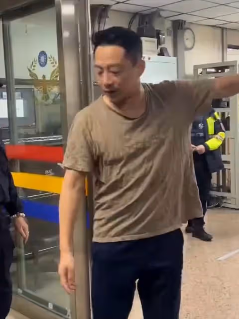 汪小菲沖警局舉報大S長期濫用藥物!非法拘禁孩子,失控畫面曝光