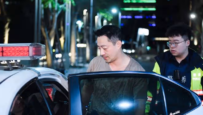 汪小菲沖警局舉報大S長期濫用藥物!非法拘禁孩子,失控畫面曝光