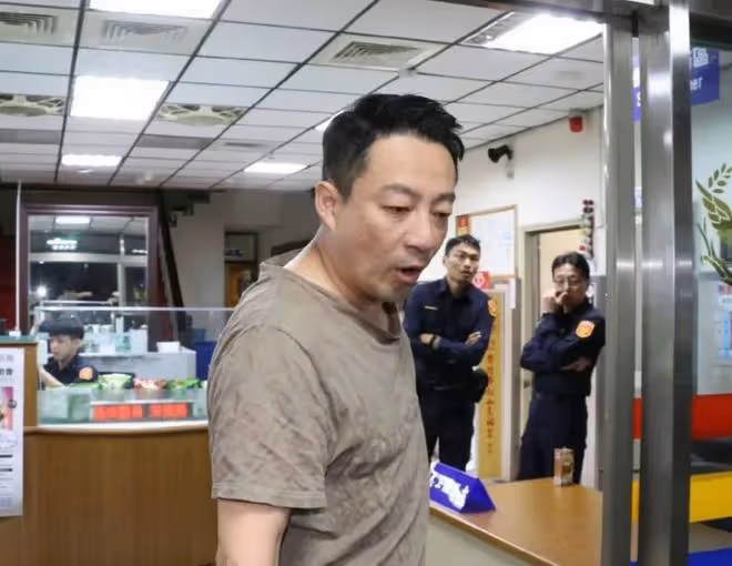 汪小菲沖警局舉報大S長期濫用藥物!非法拘禁孩子,失控畫面曝光