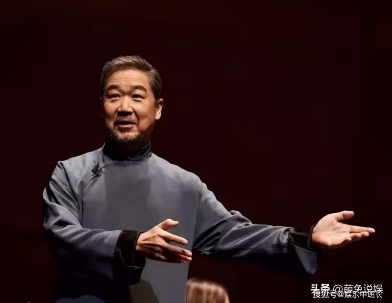 69歲張國立深圳爬山被偶遇，頭髮鬍鬚花白，與路人熱情招呼好親切