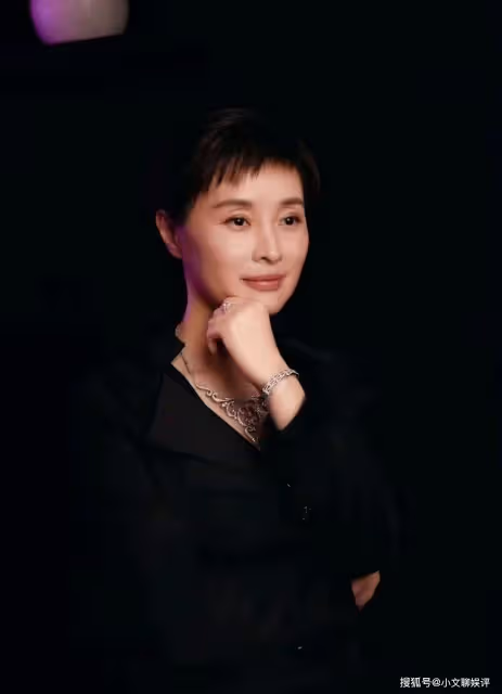 氣質美人和性感美人區別？51歲吳越對比34歲於文文，差別一目了然