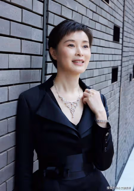 氣質美人和性感美人區別？51歲吳越對比34歲於文文，差別一目了然