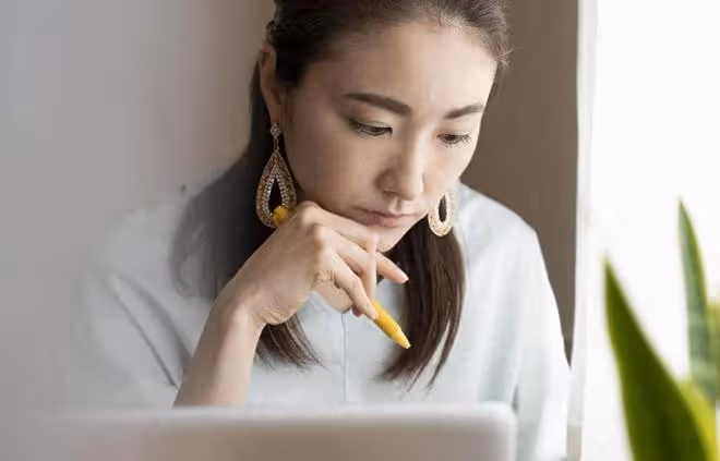 故事：女秘書總是故意為難我，跟她一起出差後，我卻走上人生巔峰