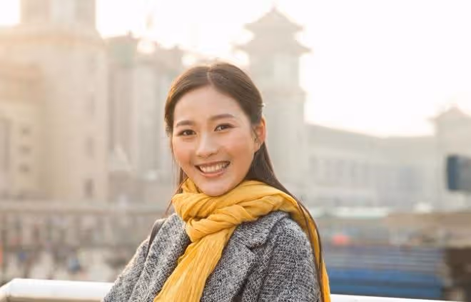 故事：那年火車上，與陌生女人共擠一張臥鋪，一年後雨夜再續前緣