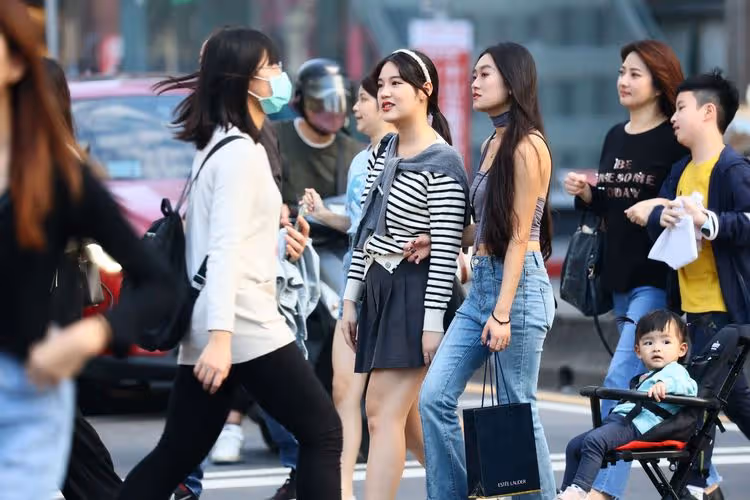 今起「熱如夏」注意防曬！明高溫飆35℃　下週二又降溫轉涼