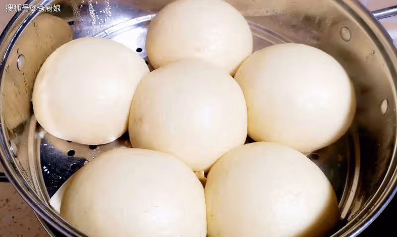 蒸饅頭,冷水熱水區別大,謹記這4個訣竅,又白又軟,蓬鬆不塌陷