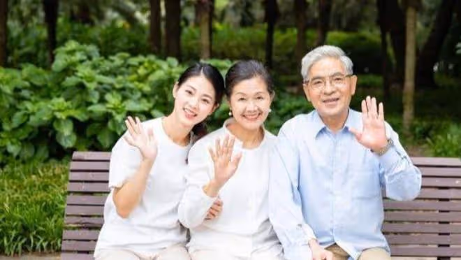 深圳流浪痴情女子,時尚優雅,天天在同一地徘徊,「我等他回來」