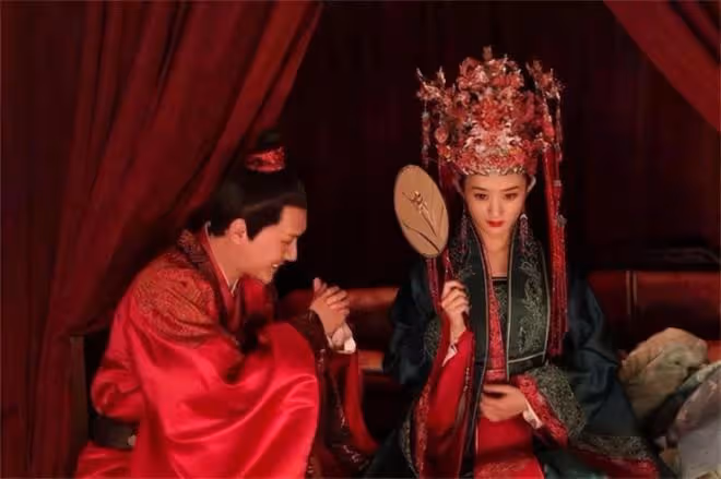 妻子的微信聊天記錄，警醒了丈夫：你們不許再欺負我的女人