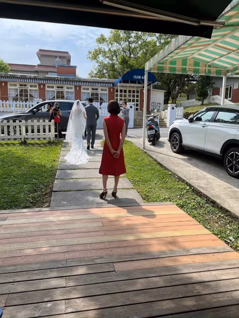 影后嫁女淚崩！柯淑勤陽明山受新人三叩首　叮囑女婿「好好牽她的手」