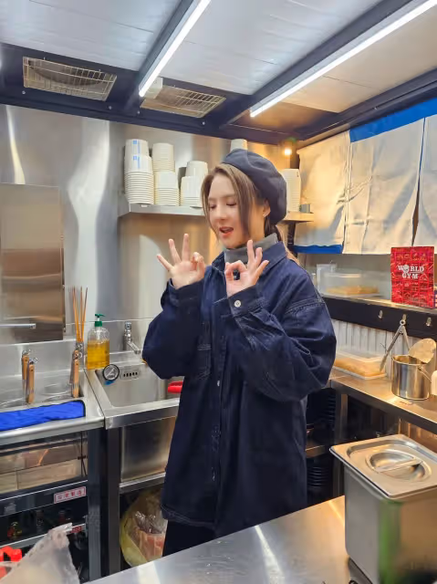 獨家｜「最美闆娘」拼了！砸百萬賣川滷味　恐不務正業「裸退」經紀人說話了　