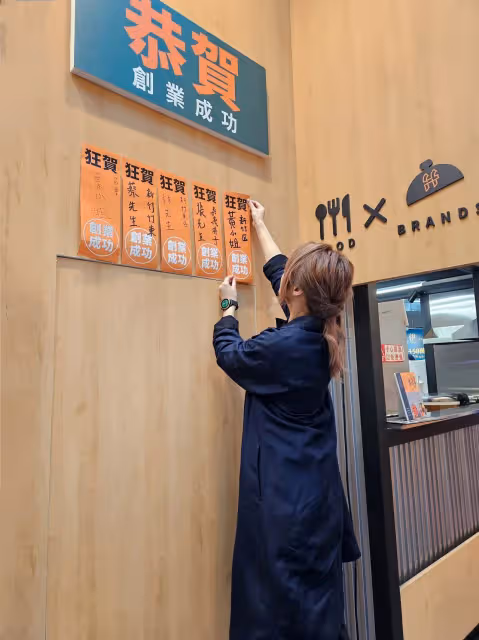 獨家｜「最美闆娘」拼了！砸百萬賣川滷味　恐不務正業「裸退」經紀人說話了　