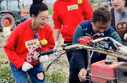 楊繡惠精心打扮　籃籃虧「高齡版賽車女郎」