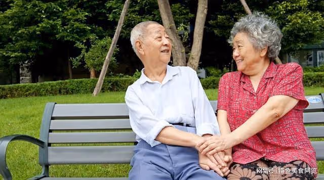 71歲老奶奶自述:以為存錢養老很幸福,老伴走後,我卻受盡煎熬