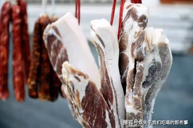腌鹹肉別直接抹鹽,牢記「1炒2抹3壓」,鹹肉更軟嫩,咸香不肥膩