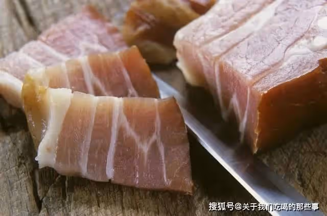 腌鹹肉別直接抹鹽,牢記「1炒2抹3壓」,鹹肉更軟嫩,咸香不肥膩