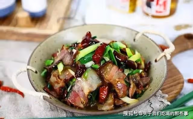 腌鹹肉別直接抹鹽,牢記「1炒2抹3壓」,鹹肉更軟嫩,咸香不肥膩