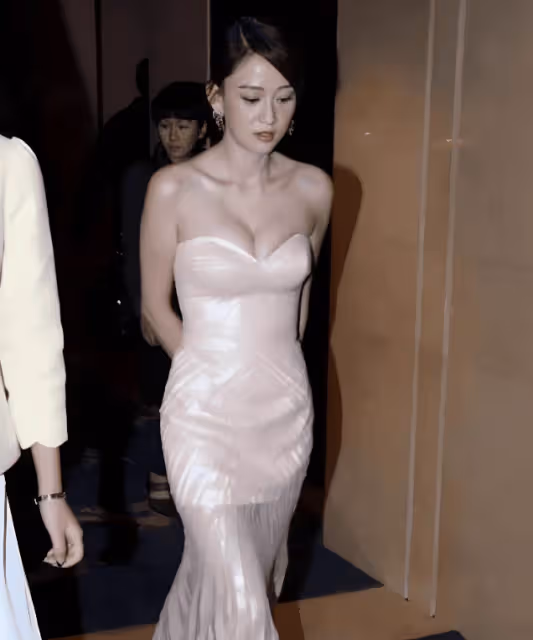 尺度破表無人接演,過氣女星勇敢救場,竟意外翻紅成一姐?
