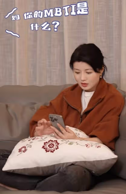 程愫曬母子溫馨日常,14歲崽崽罕出鏡,孩子爸再婚娶嫩模重組家庭