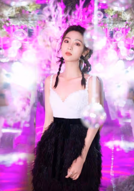 「甜劇女主」邢菲這次美得太驚艷,一襲黑裙氣質好明艷,路轉粉了