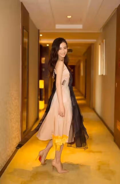 《北轍南轅》里的馮希私下穿搭也很有女人味,讓人保護欲爆棚