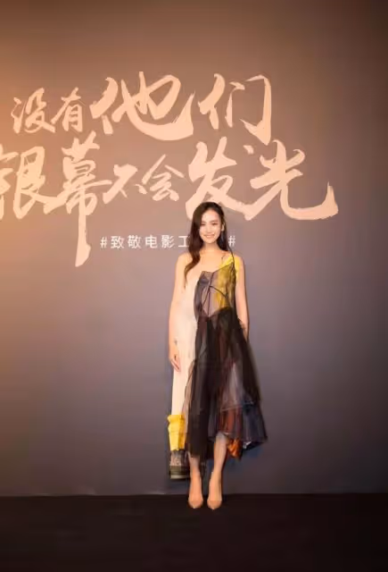 《北轍南轅》里的馮希私下穿搭也很有女人味,讓人保護欲爆棚