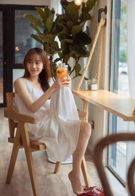 《北轍南轅》里的馮希私下穿搭也很有女人味,讓人保護欲爆棚