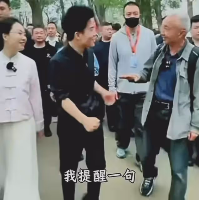 笑死!戴建業想讓董宇輝當武漢女婿,在線呼喚李廳長安排找翠花!