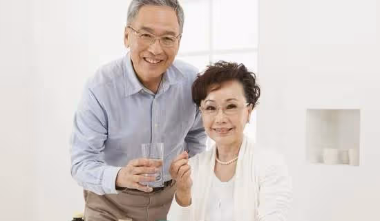 公公去世婆婆來兒子家養老,半年後婆婆要跟鄰居再婚,兒子很意外
