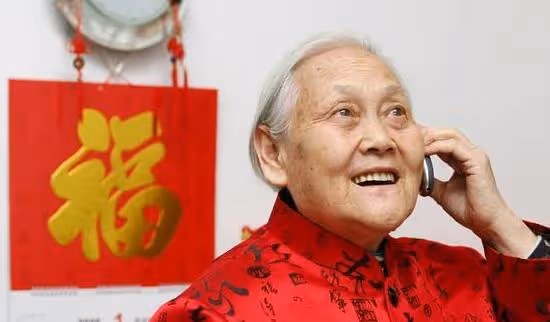 公公去世婆婆來兒子家養老,半年後婆婆要跟鄰居再婚,兒子很意外