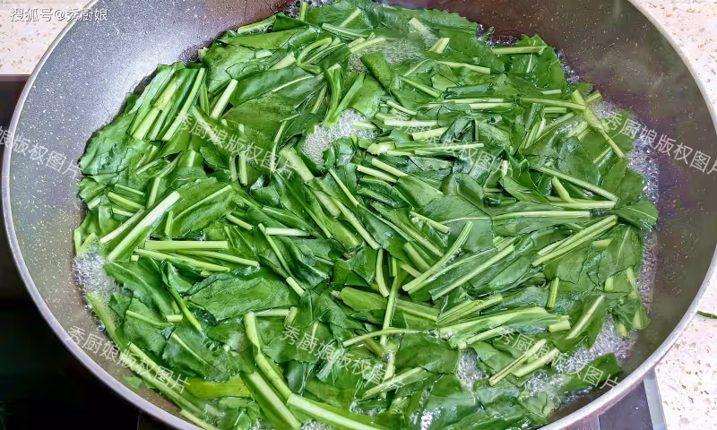 春天，這菜使勁吃，一養肝，二抗菌，三降火，四強免疫，別不懂吃
