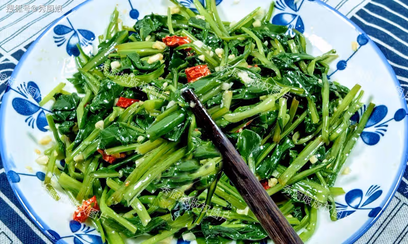 春天，這菜使勁吃，一養肝，二抗菌，三降火，四強免疫，別不懂吃