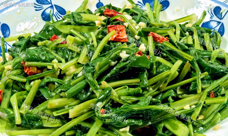 春天，這菜使勁吃，一養肝，二抗菌，三降火，四強免疫，別不懂吃