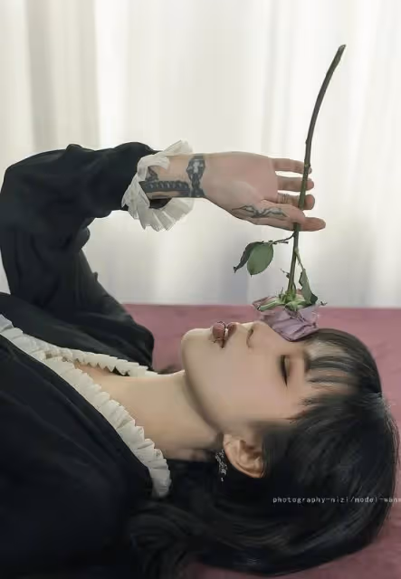 女人動情，會有這些下意識的身體語言，男人要懂