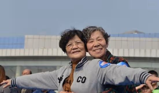 和姐妹搭夥過五年，最後一個人回老家：抱團養老不好過