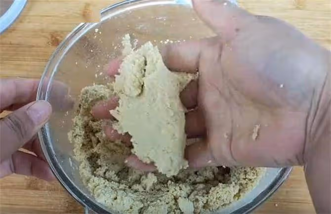 2個紅薯,1碗玉米面,不用一滴水,不發麵不燙麵,比油條還好吃
