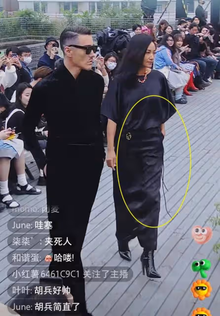 175cm瞿穎和189cm胡兵合體走秀!52歲瞿穎滿臉皺紋,胡兵老太多!